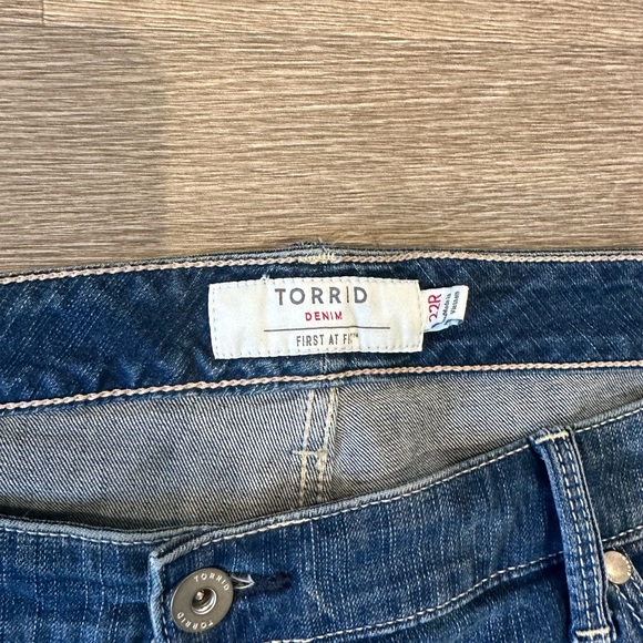 Torrid Boyfriend Mid Rise Stretch Jeans - Picture 5 of 9
